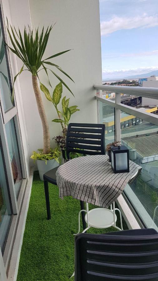 Azure Resort Cheap Apartments With View And Balcony By Lc Manila Exterior photo