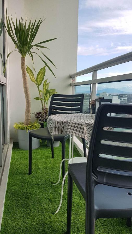 Azure Resort Cheap Apartments With View And Balcony By Lc Manila Exterior photo